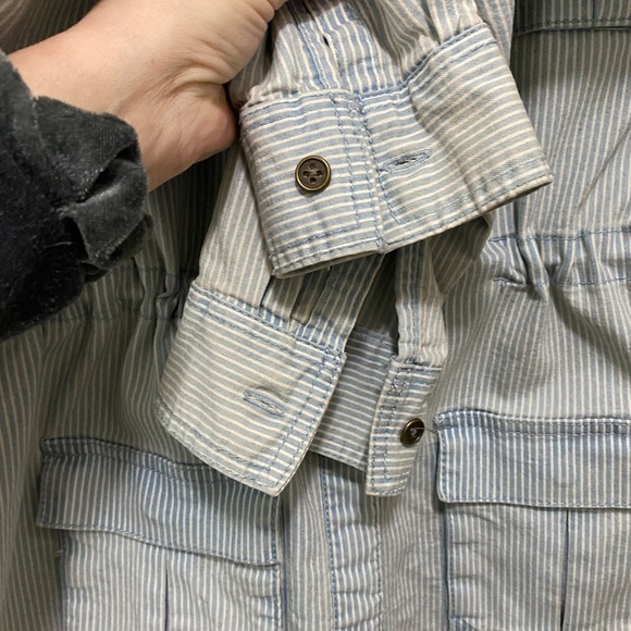 Universal Thread thin striped light washed style jean jacket-shirt-shacket - SM - Picture 4 of 11